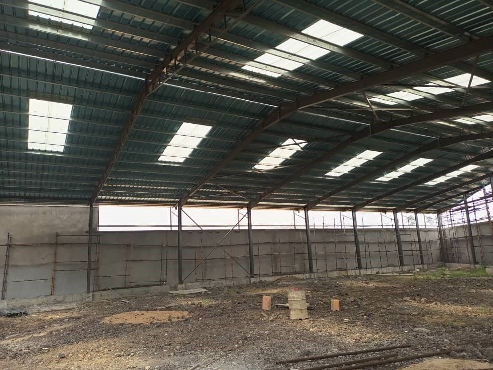 PREFABRICATION ET MONTAGE HANGAR METALLIQUE DE KALFRELEC A DIBAMBA