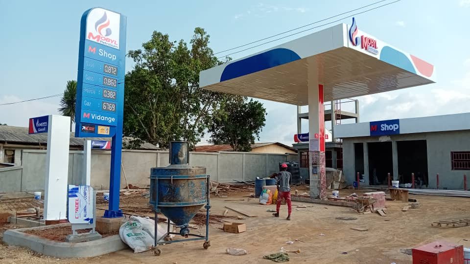 FABRICATION ET MONTAGE AUVENT METALLIQUE MOBYL PETROLIUM NDOKAYOS & SIGNALETIQUE