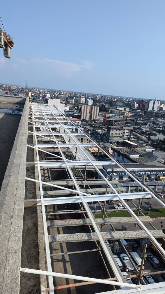 FABRICATION ET POSE AUVENT DE PERGOLA SCI GUI AKWA